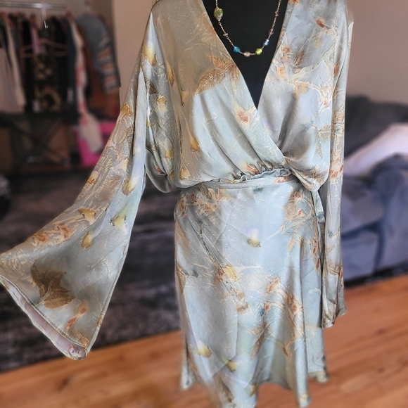 Zara Printed Elegant Floral Wrap With Bell Sleeves Dress Size XXL - Picture 16 of 16